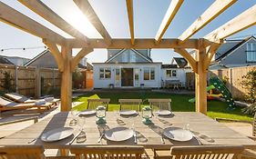 4Br Beach House Sleeps 10 - 5 Mins Walk To The Sea